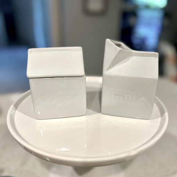 Decorative Milk & Sugar Set - Picture 1 of 1
